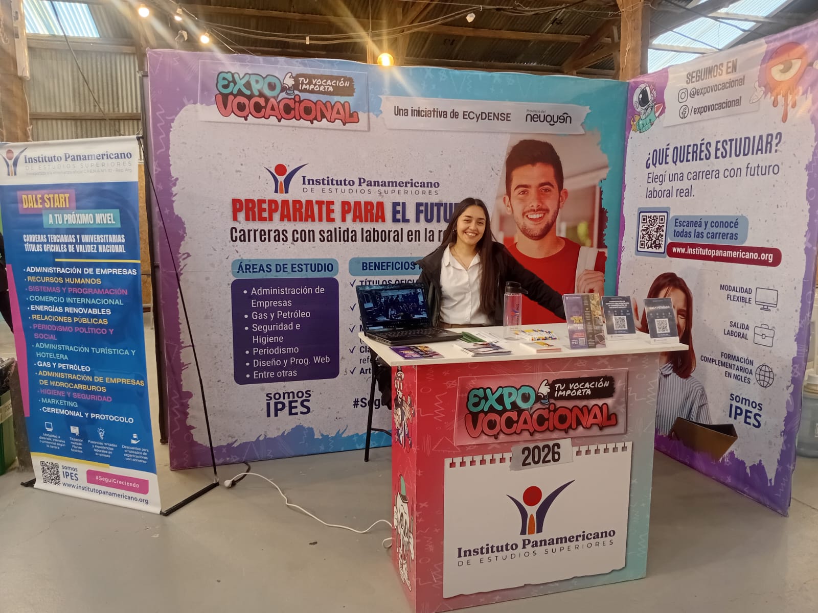 Vista general del stand del IPES en la Expo Vocacional