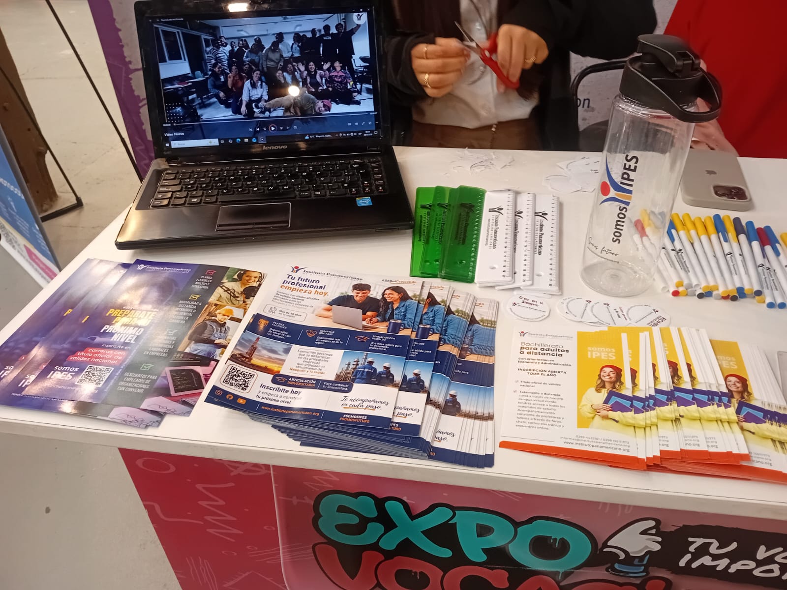Material informativo del IPES en la Expo Vocacional