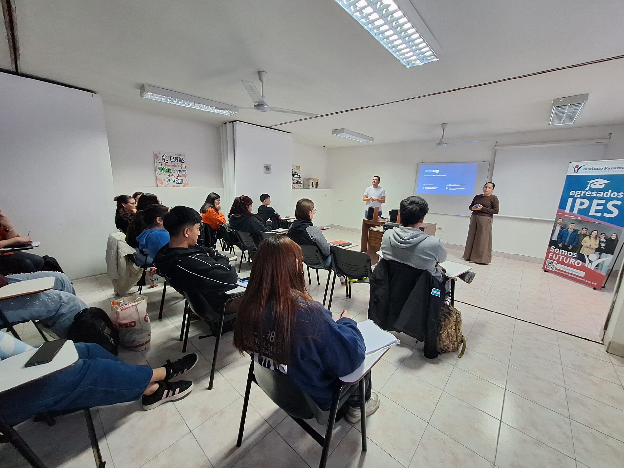 Jornada de capacitación en RCP para estudiantes del IPES