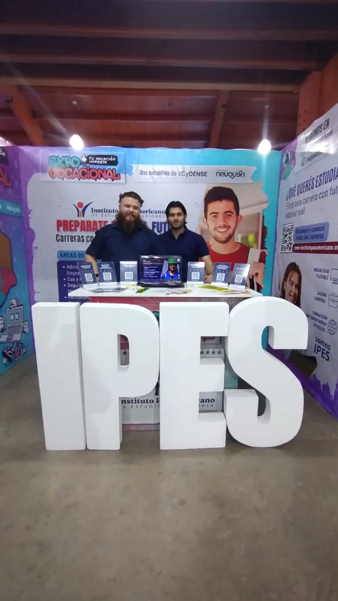 Stand institucional del IPES en la Expo Vocacional de Neuquén